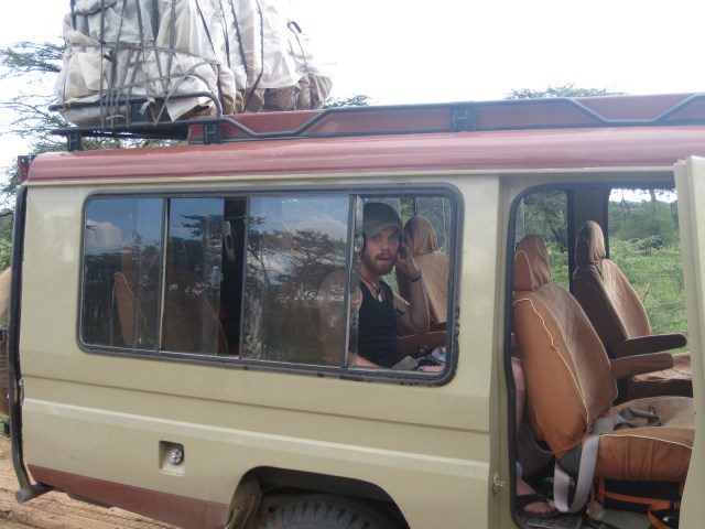 TZ_Loren_in_RangeRover